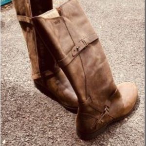 Teva Boots Size 7.